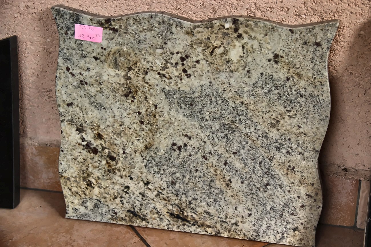 Plaque granit clair gravée